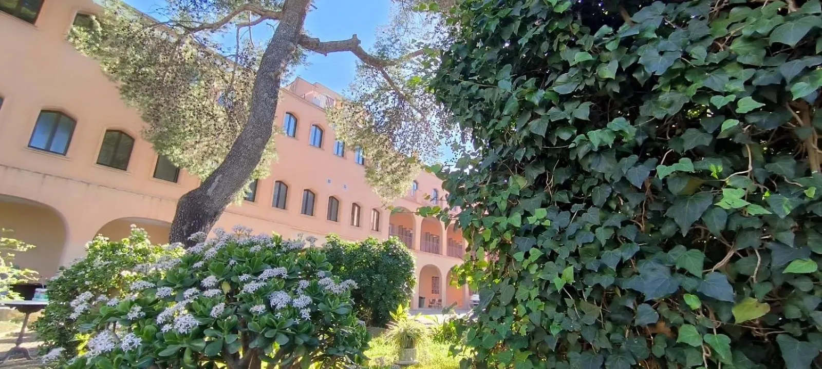 Albergue Rosa Molas Arrabal de Jesus 0*,
