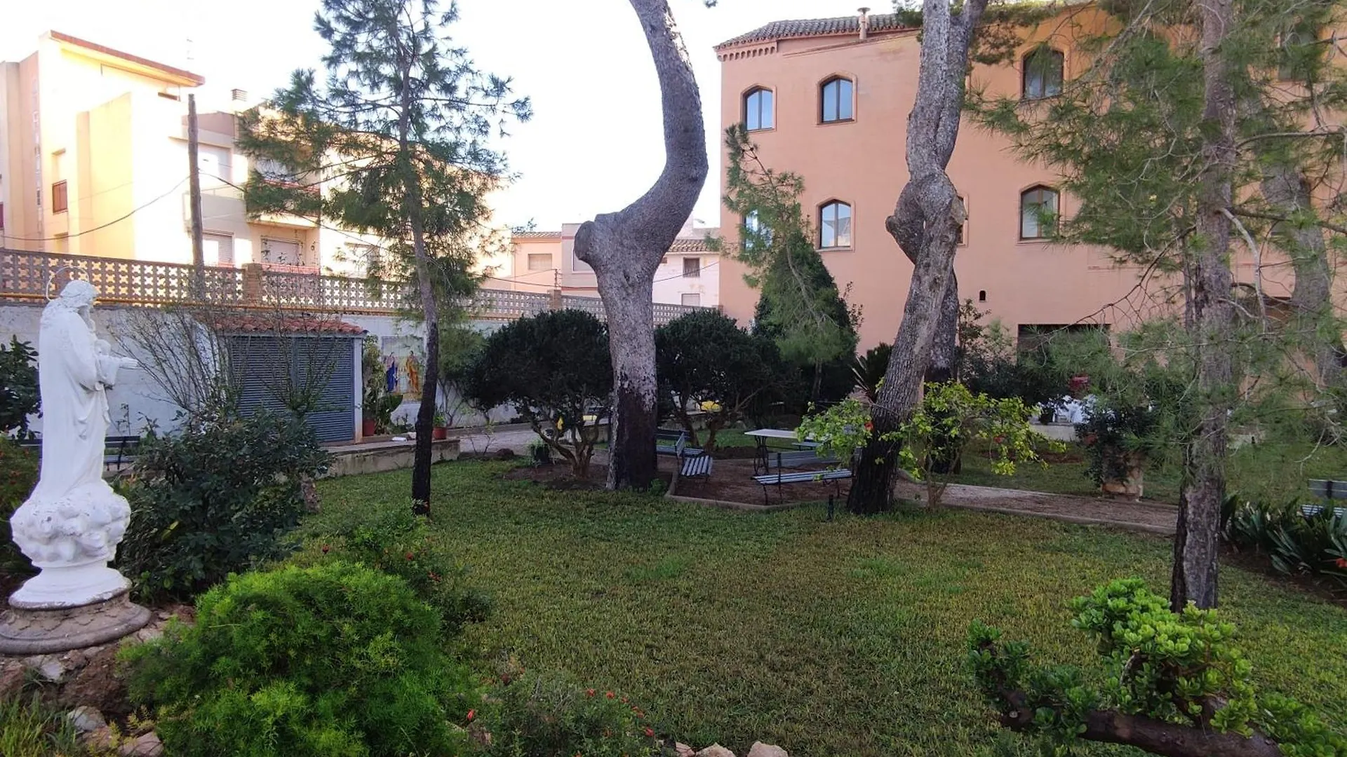 לינה וארוחת בוקר Arrabal de Jesus Albergue Rosa Molas